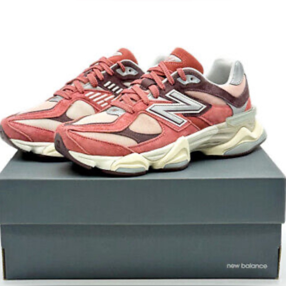 New balance 9060
Light pink, Dark pink, Tan
